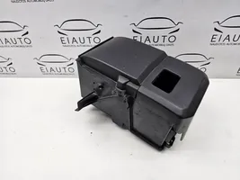 Volvo V50 Support boîte de batterie 30667941