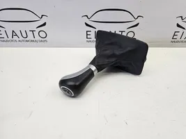 Mercedes-Benz C W204 Perilla/embellecedor de cuero de la palanca de cambios A2042672310