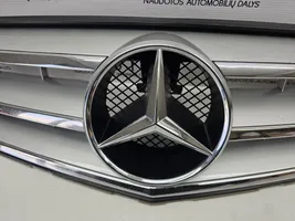 Mercedes-Benz C W204 Grotelės viršutinės A2048800023