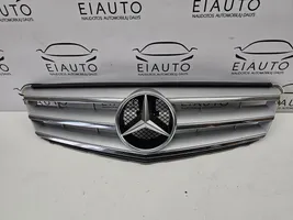 Mercedes-Benz C W204 Grotelės viršutinės A2048800023