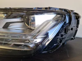 Audi Q7 4M Lampa przednia 4M0941033B