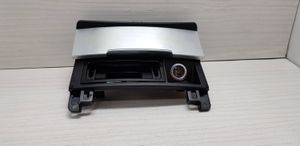 Audi Q7 4L Peleninė panelėje 4L0857951