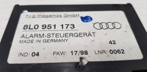 Audi A8 S8 D2 4D Sterownik / Moduł alarmu 8L0951173