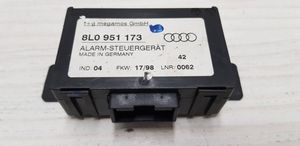 Audi A8 S8 D2 4D Sterownik / Moduł alarmu 8L0951173