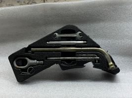 Porsche Cayenne (9PA) Set di attrezzi 7L0012113