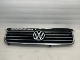 Volkswagen PASSAT B5.5 Grille calandre supérieure de pare-chocs avant 3B0853651H