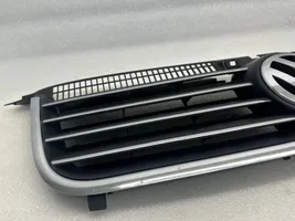 Volkswagen PASSAT B5.5 Grille calandre supérieure de pare-chocs avant 3B0853651H