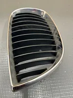 BMW 1 E81 E87 Grille calandre supérieure de pare-chocs avant 7077130