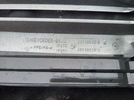 Mercedes-Benz G W461 463 Grotelės viršutinės 4638880015