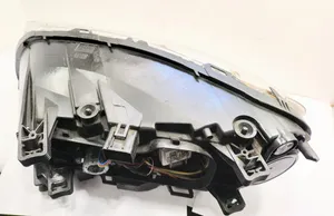 Volvo V70 Lampa przednia 31283916