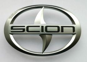 Scion xA Mostrina con logo/emblema della casa automobilistica 