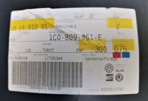 Volkswagen New Beetle Rivestimento paraspruzzi passaruota anteriore 