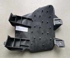 Mazda 323 Unteres Gitter dreiteilig vorne MZ04079021A