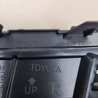 Toyota Highlander XU50 Tappo/coprigancio di traino anteriore 521270E130