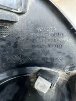 Toyota Avensis T270 Grotelės apatinės (trijų dalių) 8148205010