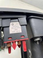 Volkswagen PASSAT B5 Kojelaudan keskiverhoilu 3b0858069k