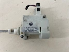 Volkswagen Golf VI Verrouillage du bouchon du réservoir de carburant 5K6810773A