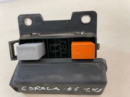 Toyota Corolla E120 E130 Skrzynka bezpieczników / Komplet 5156