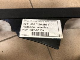 Mercedes-Benz E W211 Rivestimento inferiore laterale del sedile posteriore A2116900226