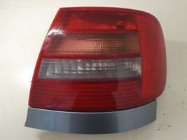 Audi A4 S4 B5 8D Luz trasera/de freno 8D0945096G