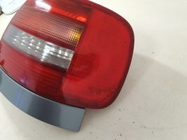 Audi A4 S4 B5 8D Luz trasera/de freno 8D0945096G