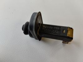 Audi A4 S4 B5 8D Aizmugurē durvju atvēršanas / aizvēršanas sensors 8D0947561B