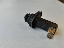 Audi A4 S4 B5 8D Aizmugurē durvju atvēršanas / aizvēršanas sensors 8D0947561B