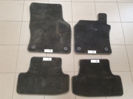 Audi Q2 - Auton lattiamattosarja 81C863011A