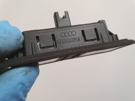 Audi Q2 - Rekisterikilven valo 8W6943021A