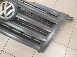 Volkswagen Crafter Etupuskurin ylempi jäähdytinsäleikkö 2E0853653