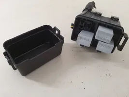 Toyota Avensis T270 Fuse module 9008087019