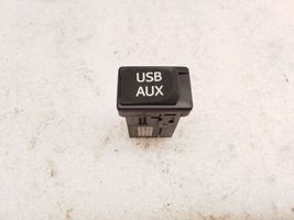 Lexus CT 200H USB-Anschluss 8619048030