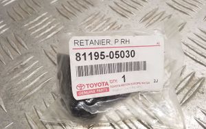 Toyota Avensis T270 Soporte de montaje de faro delantero/faro principal 8119505030