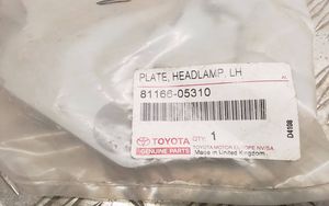 Toyota Avensis T270 Uchwyt / Mocowanie lampy przedniej 8116605310