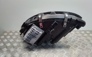 Mercedes-Benz B W246 W242 Lampa przednia A2469062801