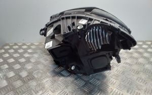 Mercedes-Benz B W246 W242 Lampa przednia A2469062801