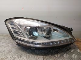 Mercedes-Benz S W221 Lampa przednia A2218205459