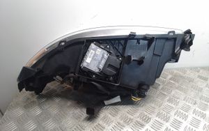 Volvo V70 Lampa przednia 31111181