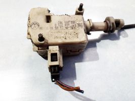 Volkswagen Golf IV Motor de bloqueo de puertas 3B0959782