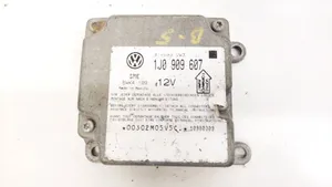 Volkswagen PASSAT B5 Airbag control unit/module 1J0909607