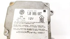 Volkswagen PASSAT B5 Oro pagalvių valdymo blokas 1J0909607