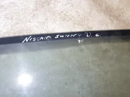 Nissan Sunny Finestrino/vetro retro 
