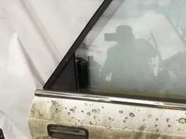 Mazda 626 Vitre de fenêtre porte arrière 