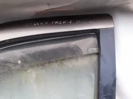 Nissan Prairie priekšējo durvju stikls (četrdurvju mašīnai) PILKOS