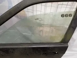 BMW 3 E36 priekšējo durvju stikls (četrdurvju mašīnai) 