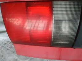 Audi 80 90 S2 B4 Aizmugurējais lukturis pārsegā 