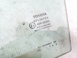 Toyota Avensis T250 Pagrindinis priekinių durų stiklas (keturdurio) 