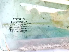Toyota Avensis T220 Szyba drzwi tylnych 