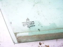 Citroen C4 I Pagrindinis priekinių durų stiklas (keturdurio) 