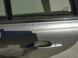 Toyota Avensis T250 Задняя дверь pilkos